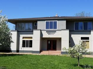 2285 Rolling Meadows Rd, Fairfield, IA 52556