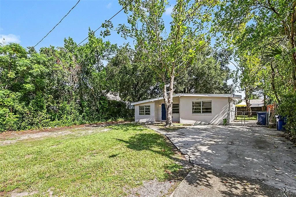 3 bed, 1.0 bath, 1366 sqft, $2,000 — Photo 4