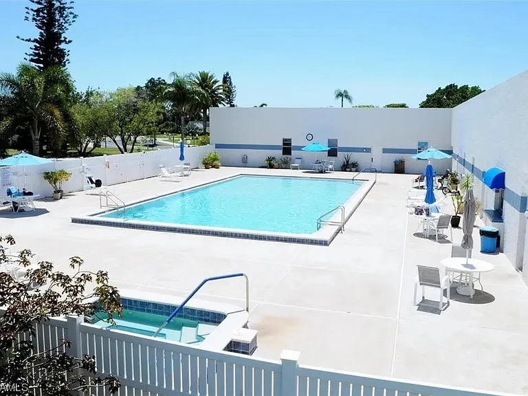 6815 Sandtrap Dr — Photo 22