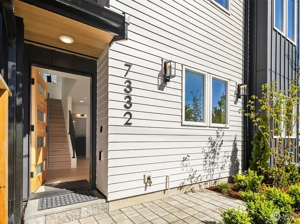 7332 25th Avenue NW, Seattle, WA 98117
