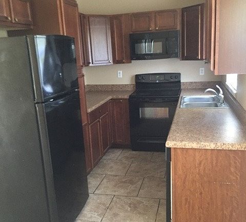 3rd image of 590 Bear Creek Dr
