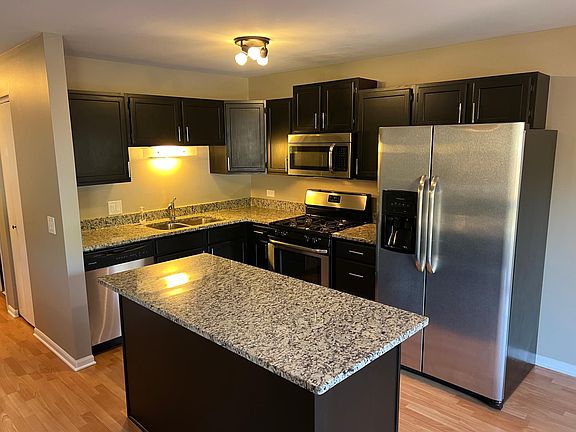 4th image of 340 Woodridge Cir Unit H