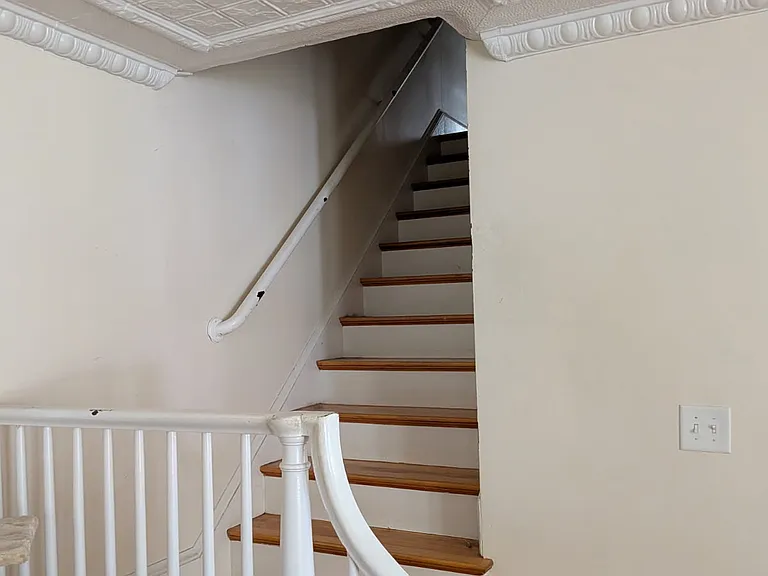 18-20 Glenwood Ave #18 — Photo 10