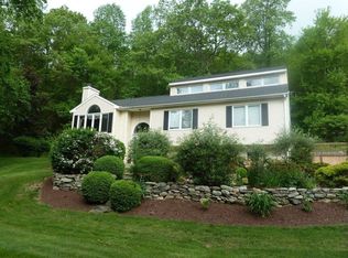 1267 W Woods Rd, Hamden, CT 06518