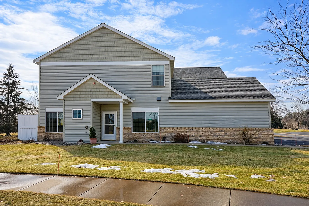 Desirable corner Unit & One level living - 1171 Bergmann Dr