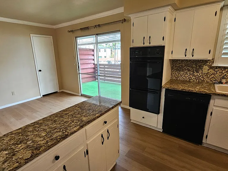 6033 Sandhurst Ln #D — Photo 21