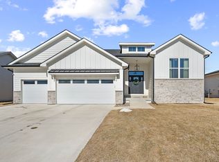 14733 Stonecrop Dr, Urbandale, IA 50323