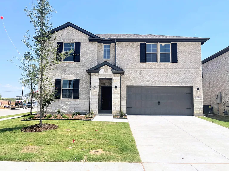 3201 Riverlawn Dr — Photo 2