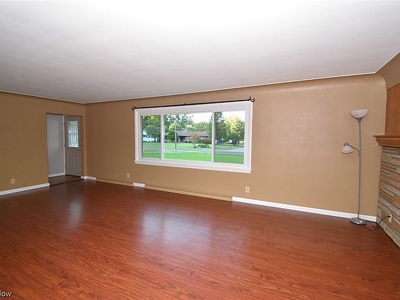 3rd image of 235 Sleepy Hollow Dr