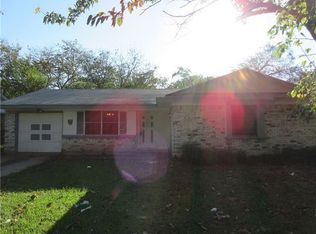 648 Edgeglen Dr, Dallas, TX 75217