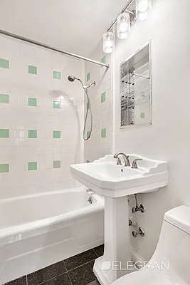 Rented by (Legacy) Elegran | media 12