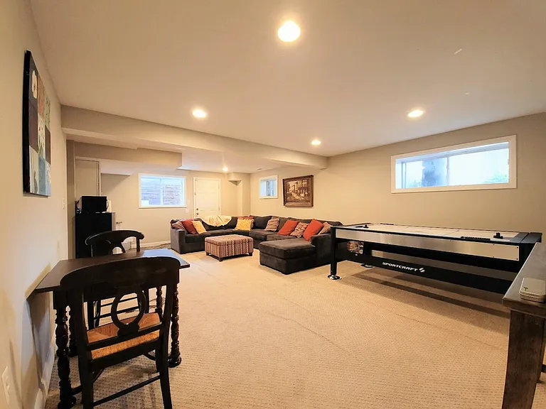Singleton Dr — Photo 14