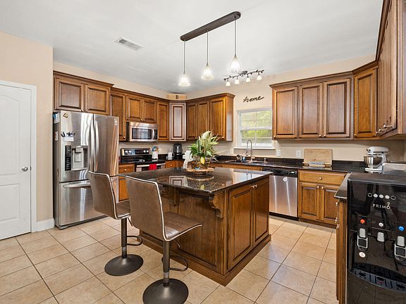 4th image of 315 Veterans Ln