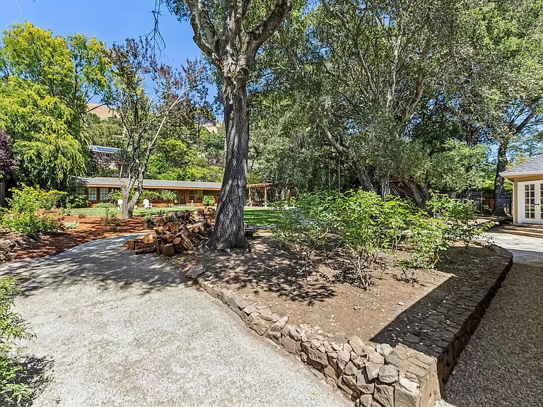 1156 Butterfield Rd — Photo 35