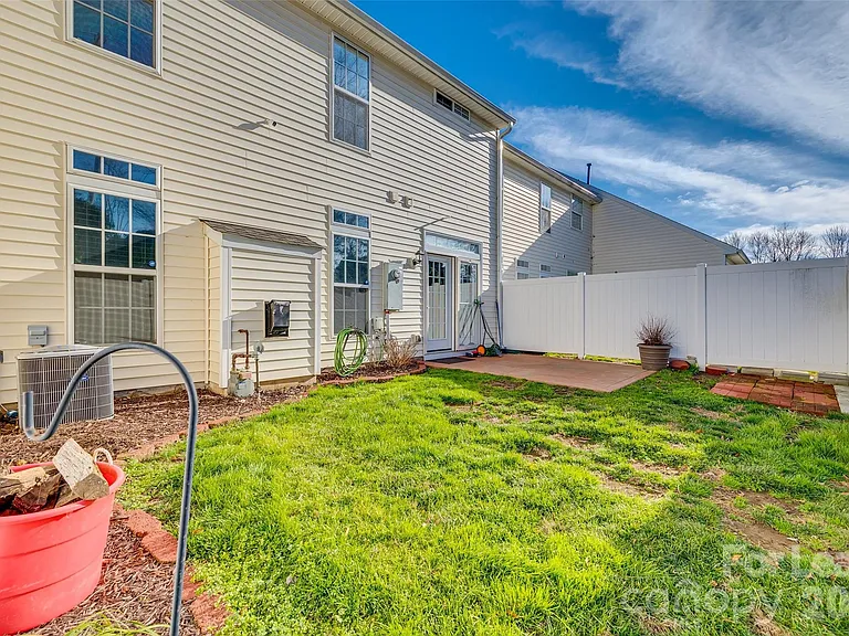 618 Bayou Cir — Photo 28