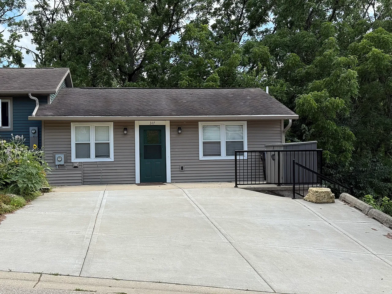 3 bed, 1234 sqft, $1,980 — Photo 1
