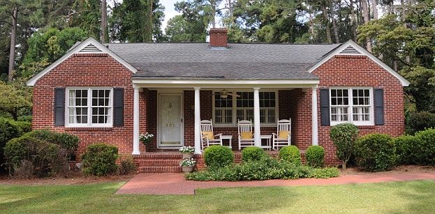 Nice front patio, facing E