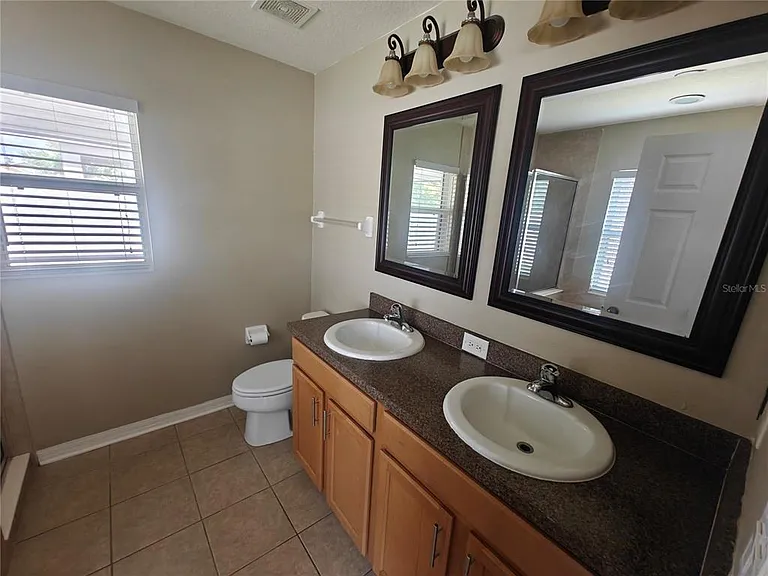 8225 Summer Wood Ln — Photo 16