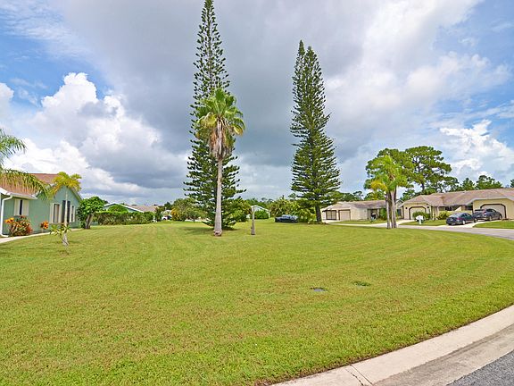 4th image of 1450 SE Larkwood Circle