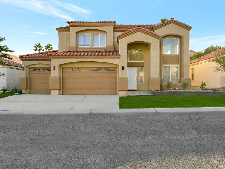 8009 Nestled Vista Ave — Photo 2
