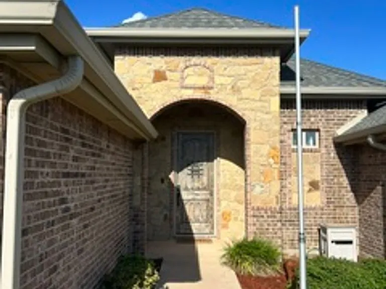 7065 McLeod Dr — Photo 3