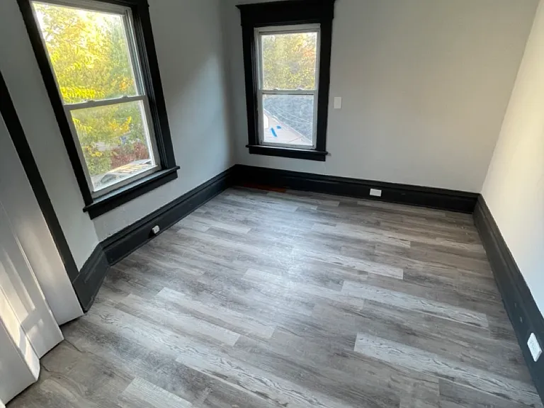 1209 N Main St — Photo 15