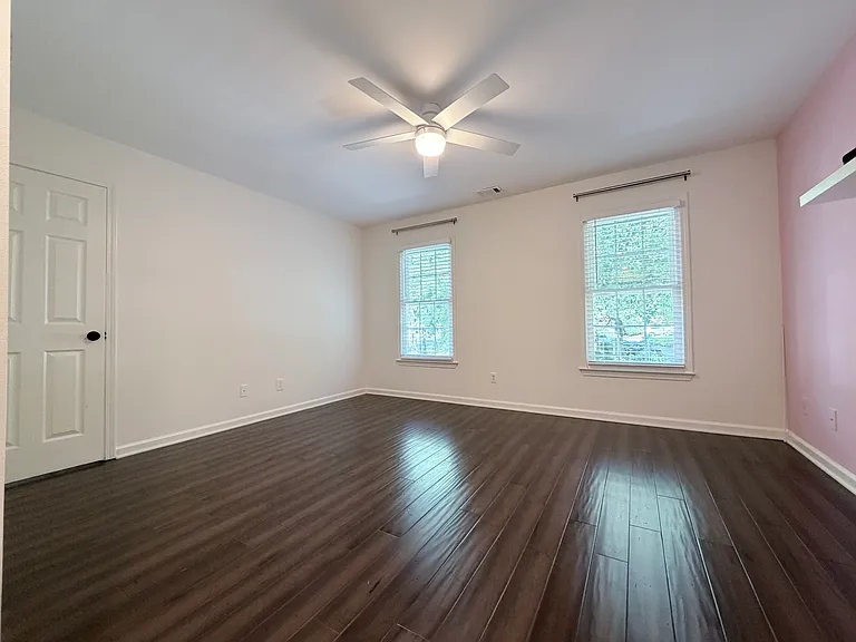 950 Lancaster Walk — Photo 35