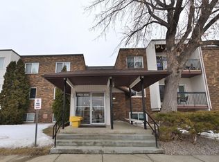 Cedarbrae Gardens, Edmonton, AB T6J 0R5