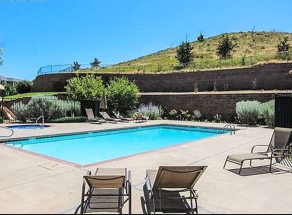 Community Pool & Hot Tub