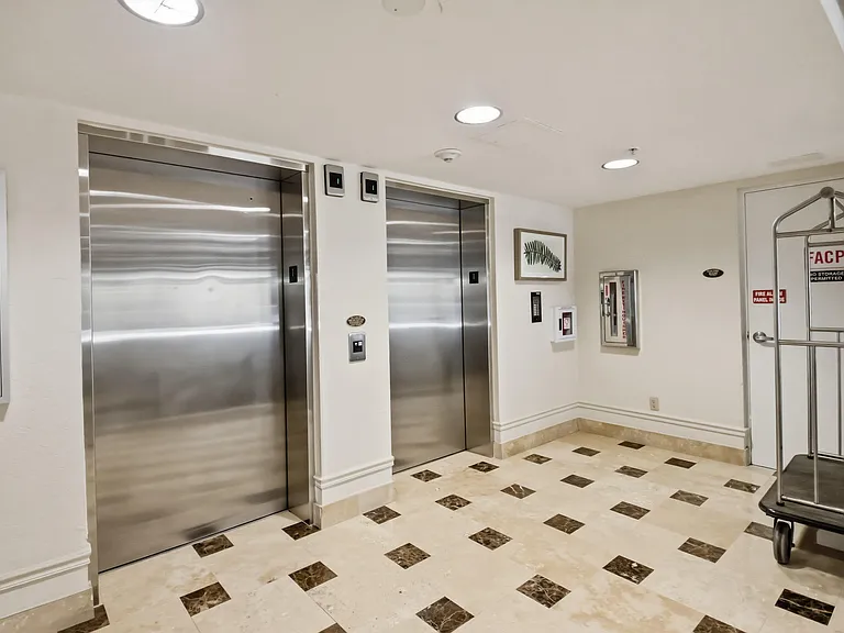 191 SE 20th Ave #210 — Photo 43