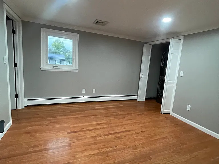 1072 Bordentown Ave — Photo 9