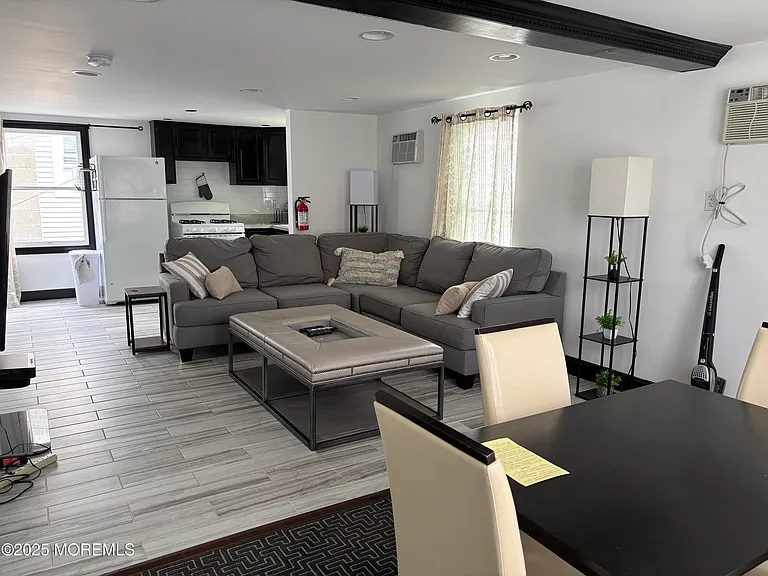 410 Burlington Ave #REAR — Photo 2