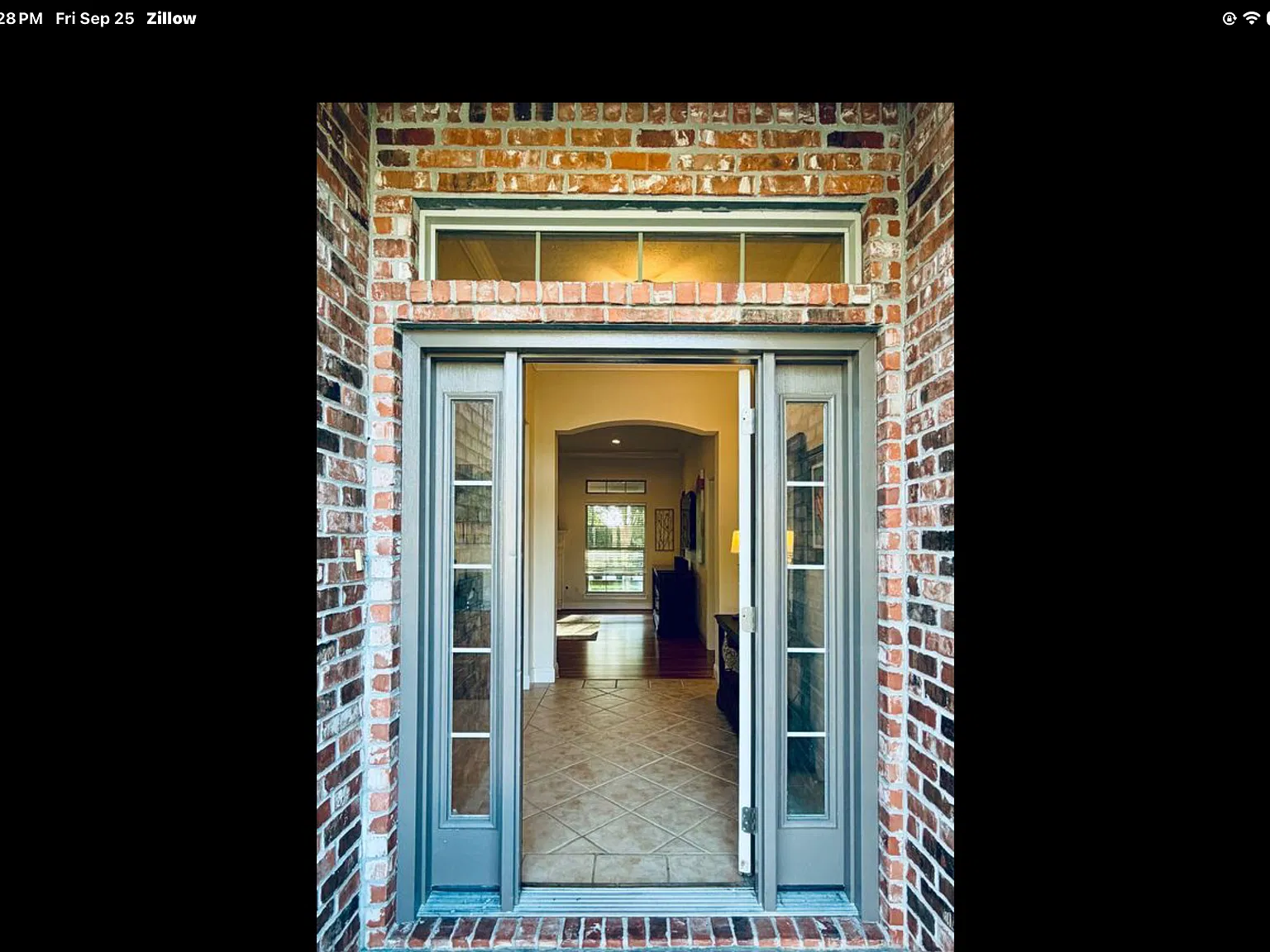 4 bed, 2.5 bath, 2400 sqft, $3,200 — Photo 3