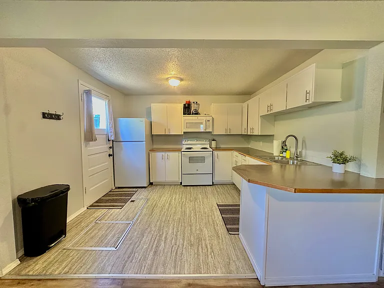1108 W Providence Ave — Photo 2