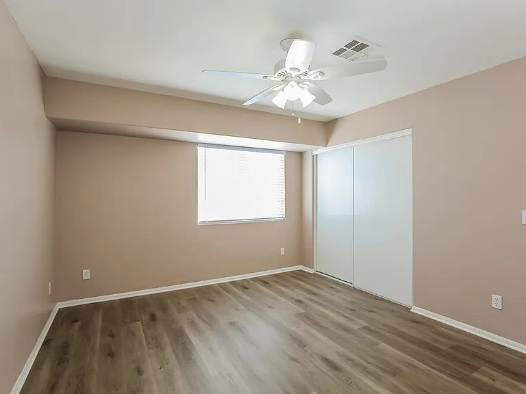 1102 Broomfield Dr — Photo 13
