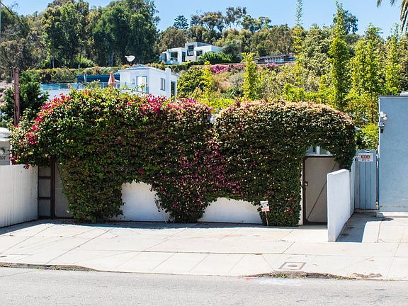 2nd image of 211 Entrada Dr