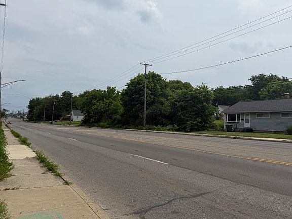 5th image of 2643 S High St