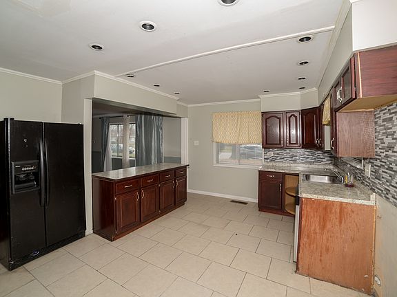 5th image of 1351 Mackinaw Ave