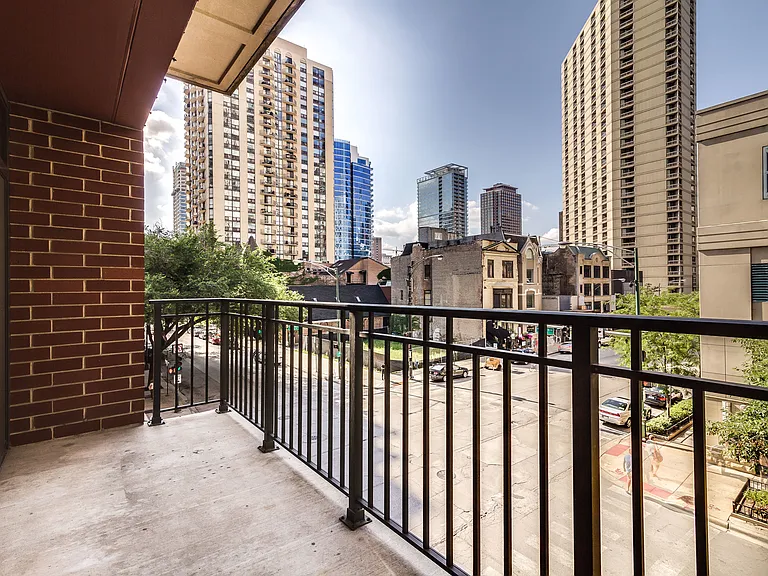 33 W Huron St #305 — Photo 20