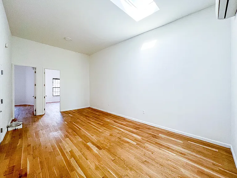 1114 Gates Ave #3 — Photo 7