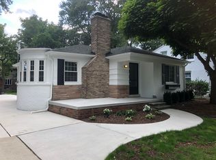 1023 Hampton Rd, Grosse Pointe Woods, MI 48236