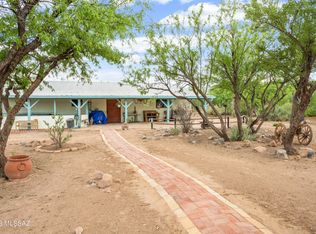 1069 W Hummingbird Ln, Benson, AZ 85602