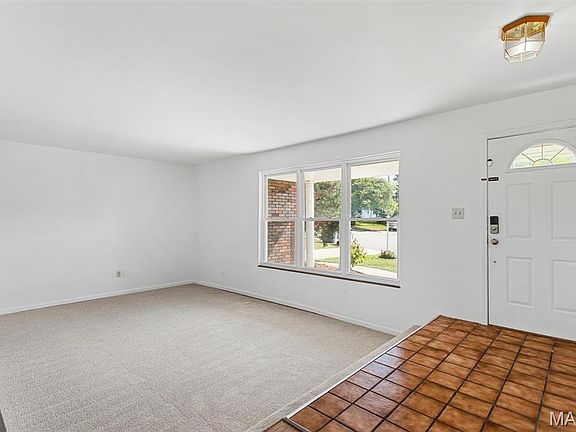 5th image of 109 Meadowlark Ln