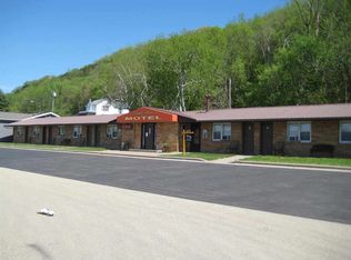 1115 Bluff St, Cassville, WI 53806