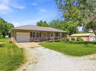 4 Skyline Dr, Adrian, MO 64720
