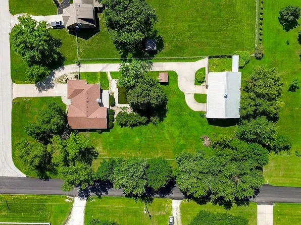 5530 W 201st St, Stilwell, KS 66085