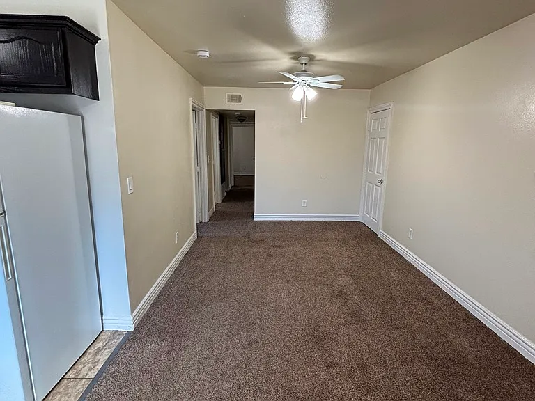 10504 S San Pedro St — Photo 3