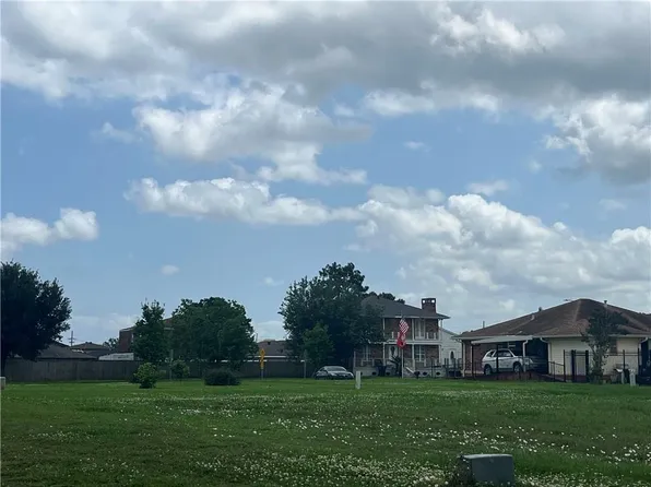 8412 Creole Dr, Chalmette, LA 70043