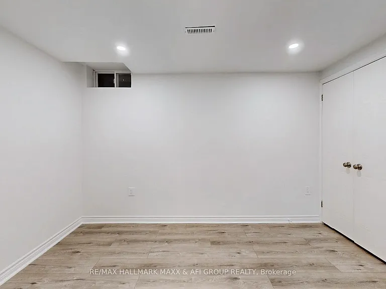 719 Shanahan Blvd — Photo 17