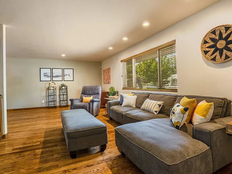 1623 San Patricio Ave SW — Photo 24